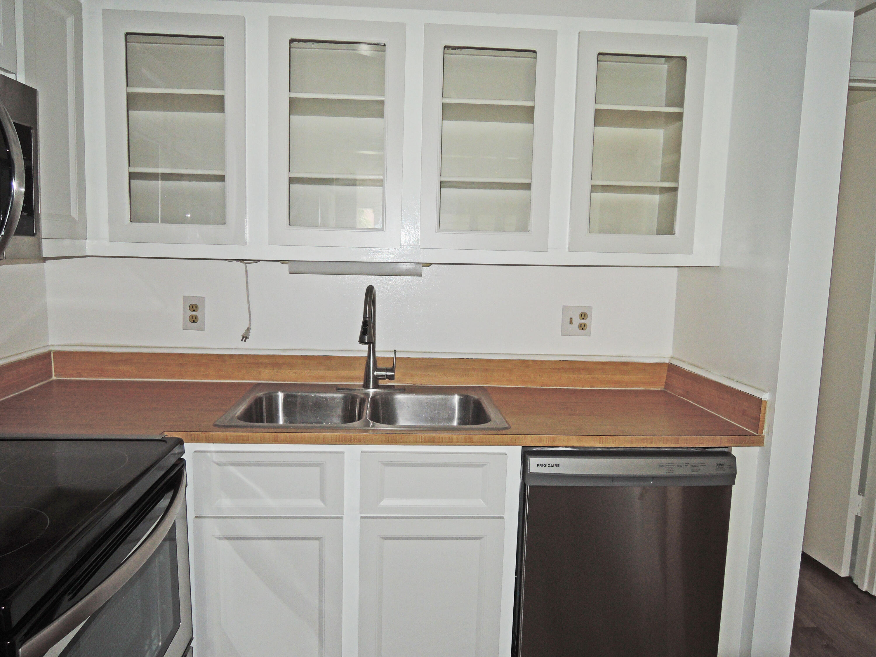 322 Colony Lane, Unit C Fort Pierce, FL 34982 - Photo 9 of 25 Kitchen