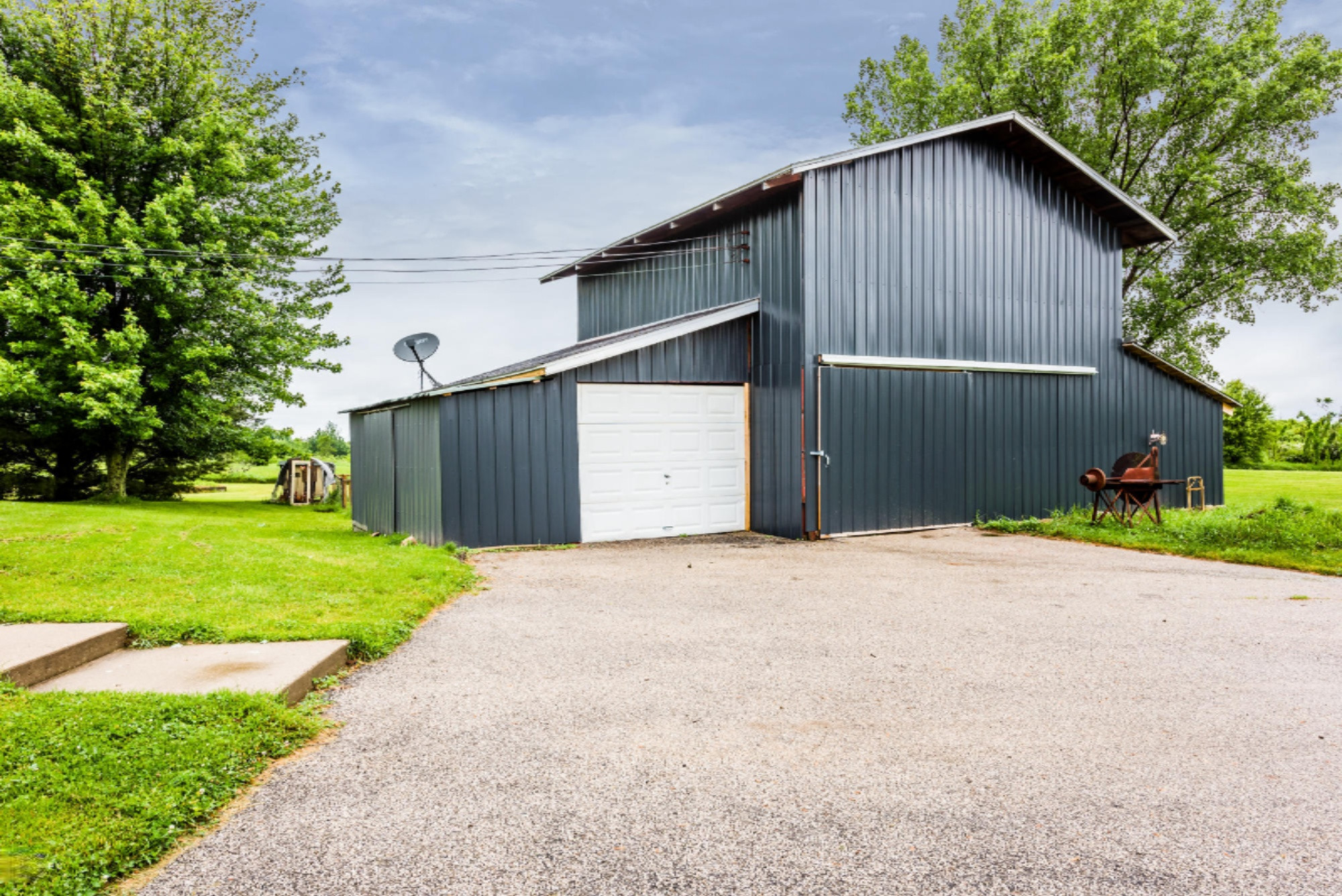 6815 Carmody Road Coloma, MI 49038 - Photo 3 of 27 Barn