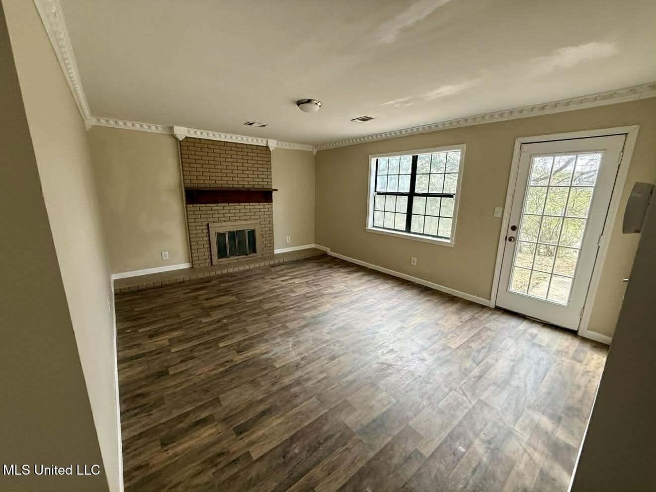 1838 Dees Road Batesville, MS 38606 - Photo 15 of 27 living room