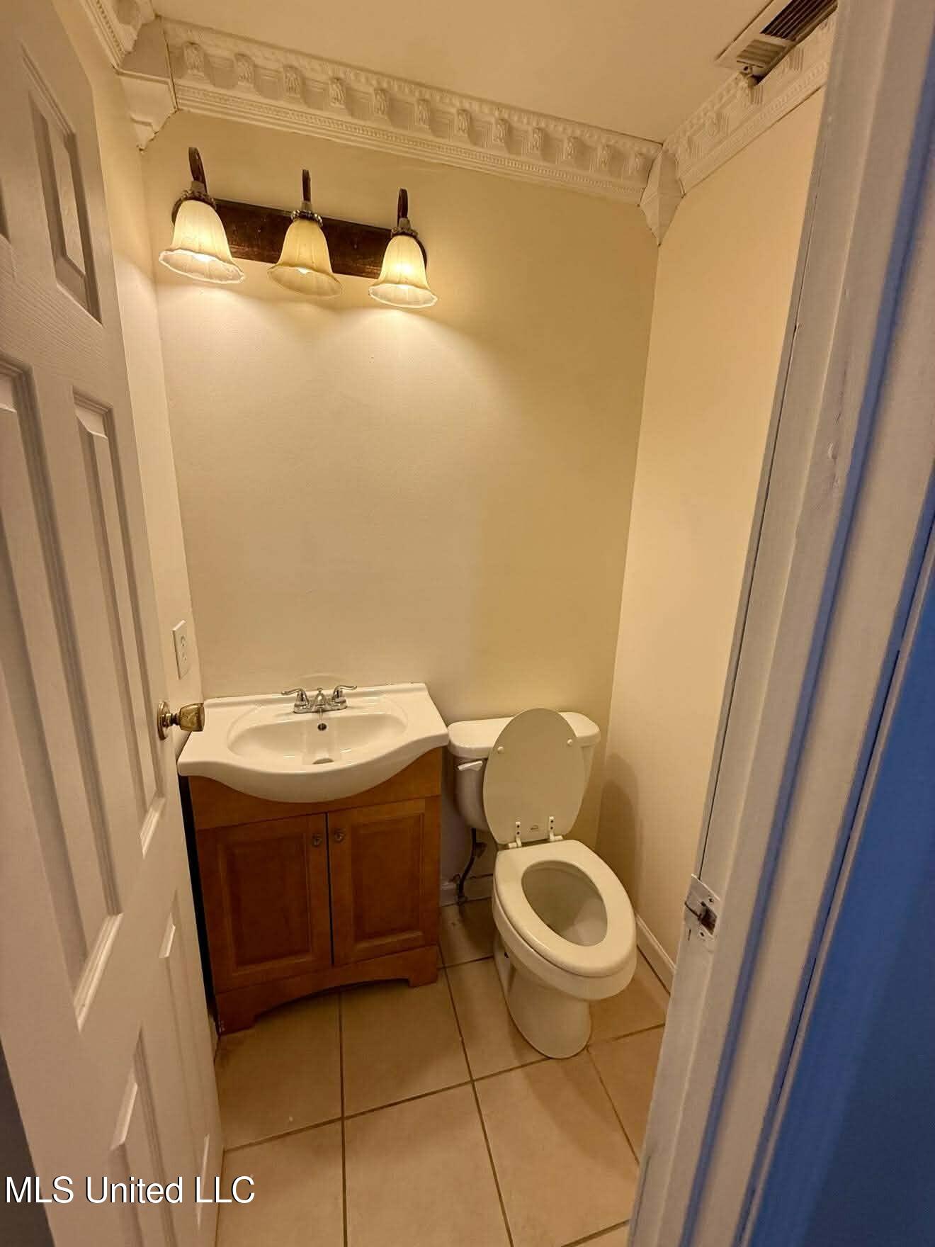 1838 Dees Road Batesville, MS 38606 - Photo 16 of 27 down stairs bathroom