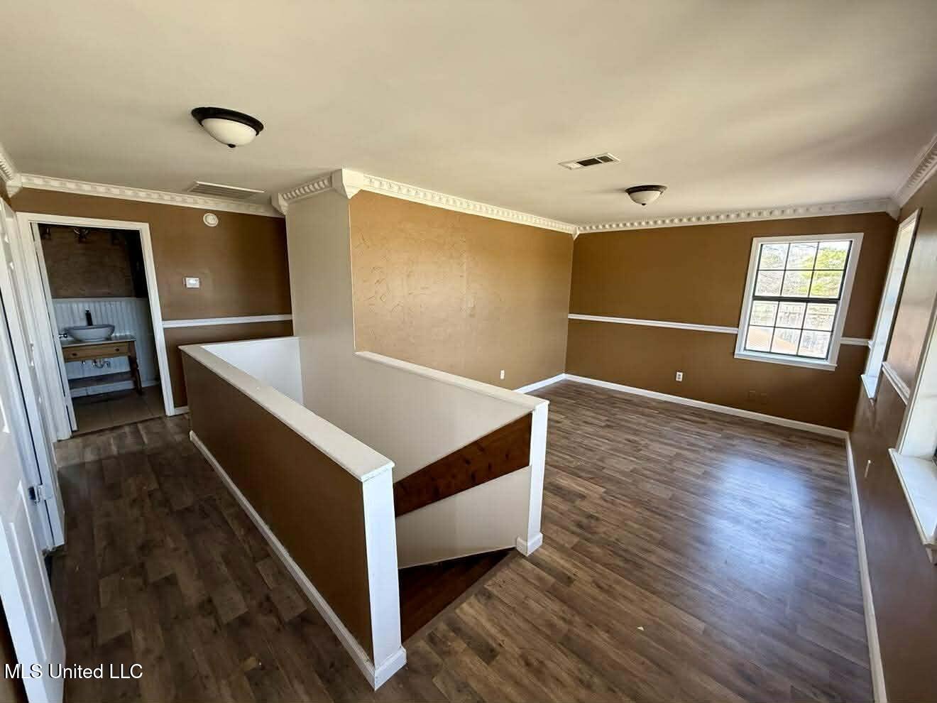 1838 Dees Road Batesville, MS 38606 - Photo 21 of 27 upstairs foyer