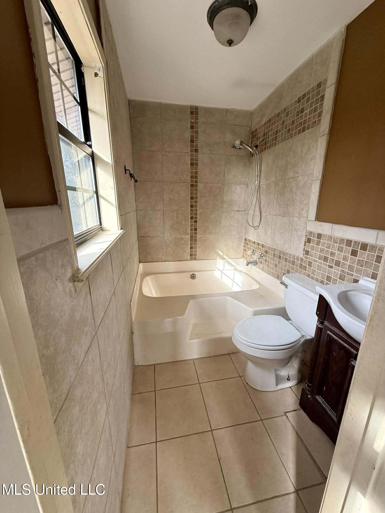 1838 Dees Road Batesville, MS 38606 - Photo 23 of 27 master bathoom