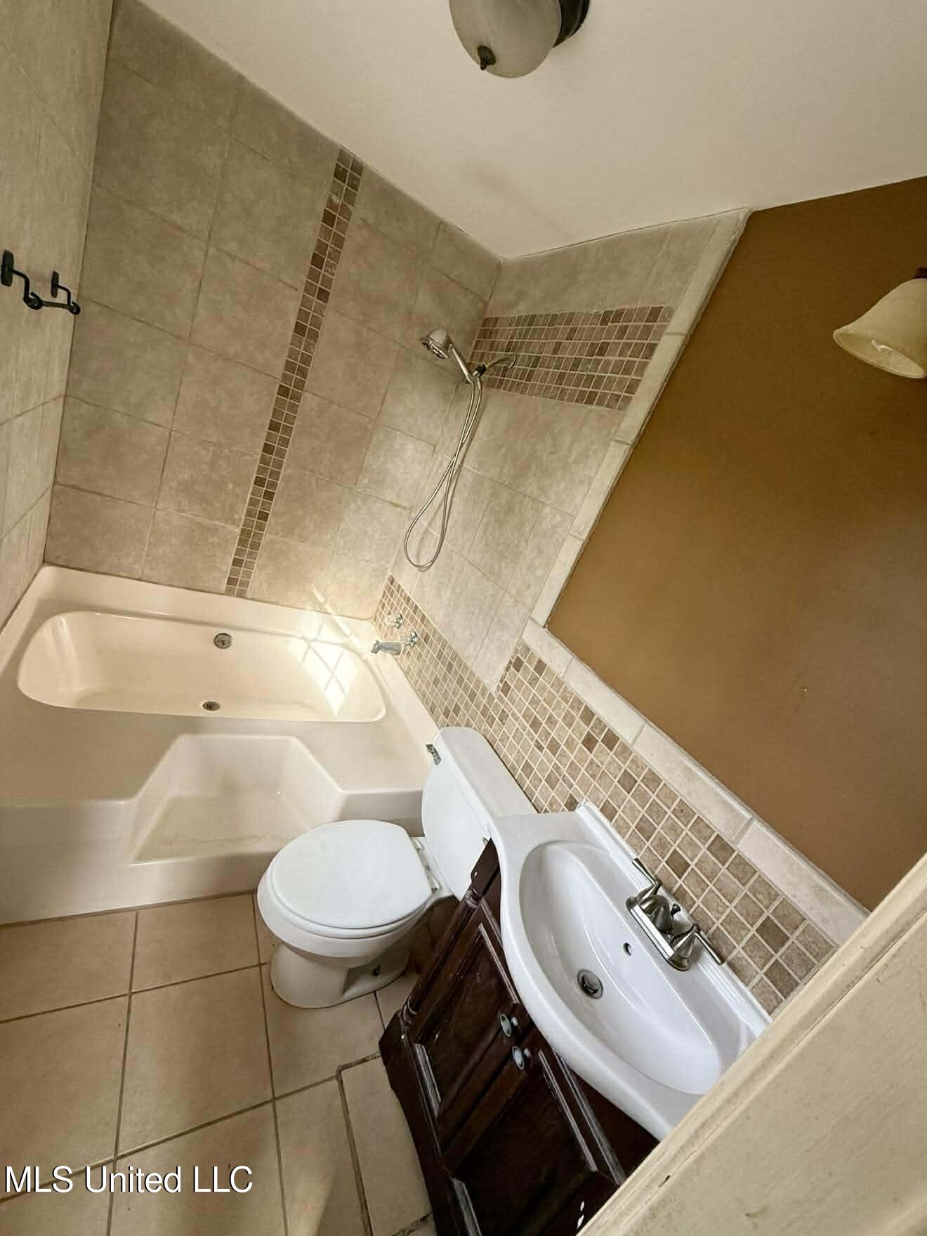 1838 Dees Road Batesville, MS 38606 - Photo 24 of 27 up stairs master bathroom