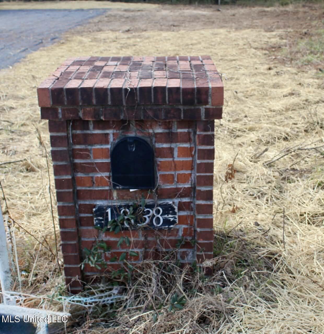 1838 Dees Road Batesville, MS 38606 - Photo 3 of 27 618298763_845467188470231_33461539965097