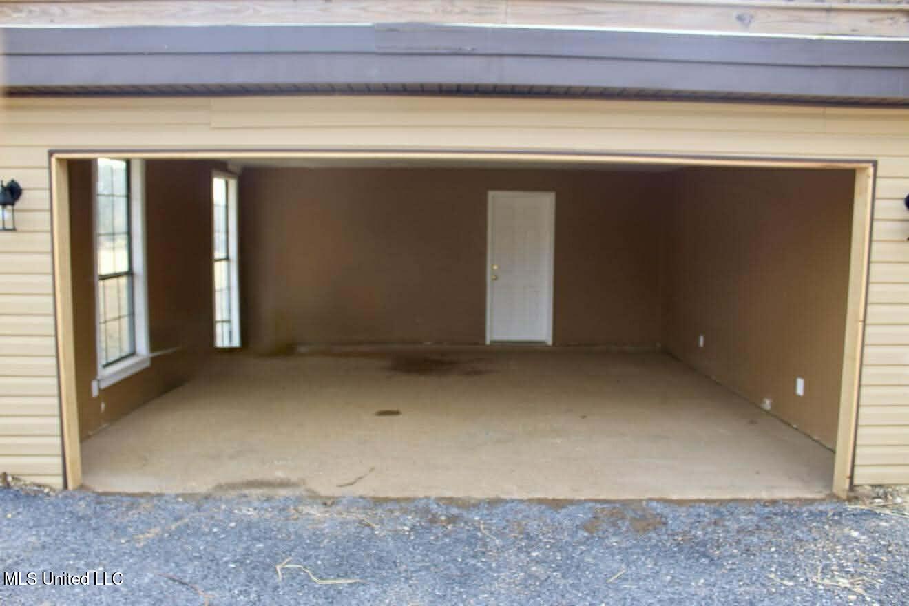 1838 Dees Road Batesville, MS 38606 - Photo 4 of 27 garage