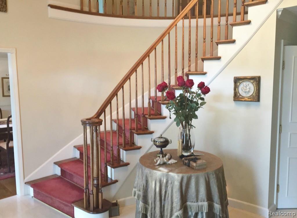 937 Lake Shore Road Grosse Pointe, MI 48236 - Photo 13 of 38 Foyer - staircase.jpg