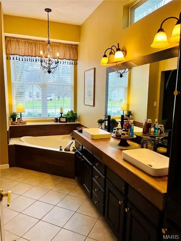 $430,000 | 305 Kingsbury Court, Highland, IL 62249