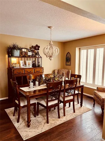 $430,000 | 305 Kingsbury Court, Highland, IL 62249