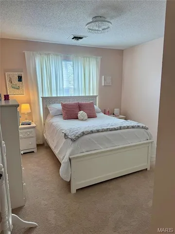 $430,000 | 305 Kingsbury Court, Highland, IL 62249