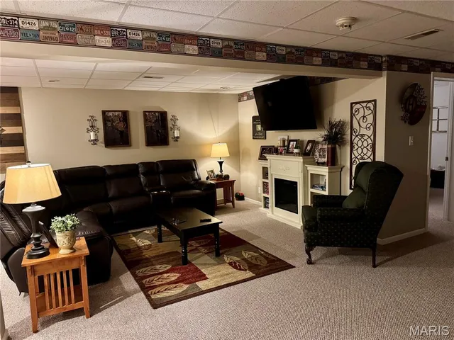 $430,000 | 305 Kingsbury Court, Highland, IL 62249