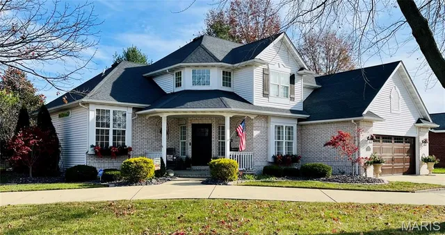 $430,000 | 305 Kingsbury Court, Highland, IL 62249