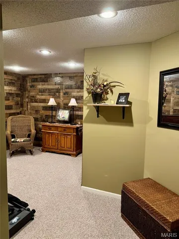 $430,000 | 305 Kingsbury Court, Highland, IL 62249