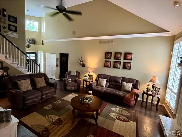 $430,000 | 305 Kingsbury Court, Highland, IL 62249