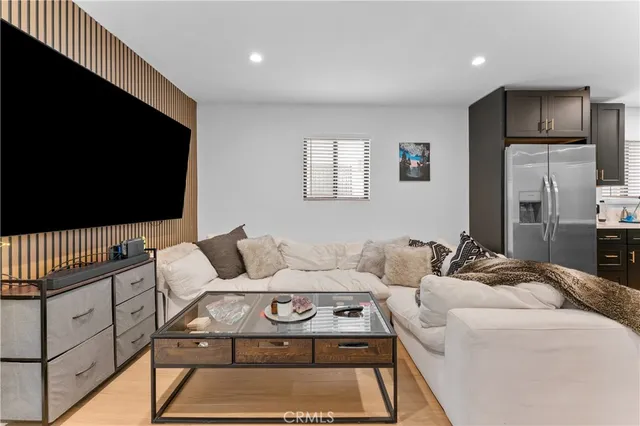 $2,195,000 | 351 South Catalina Street, Los Angeles, CA 90020