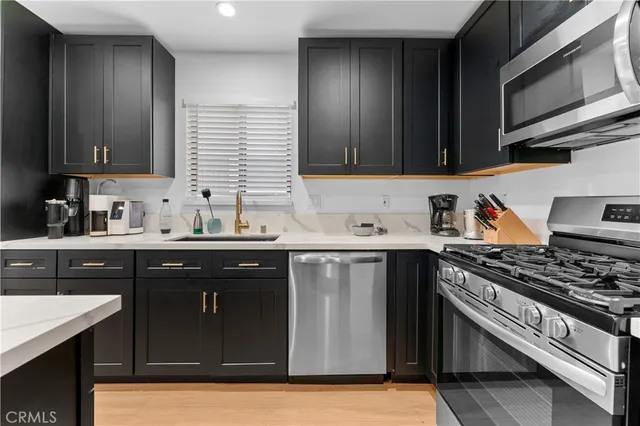 $2,195,000 | 351 South Catalina Street, Los Angeles, CA 90020