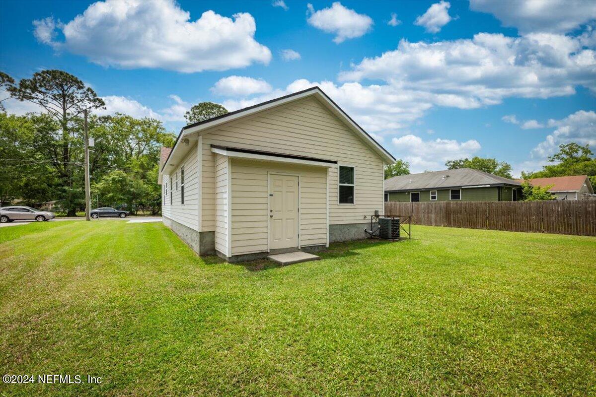 1953 Benedict Road Jacksonville, FL 32209 - Photo 23 of 23 a view of backyard of house with green space
