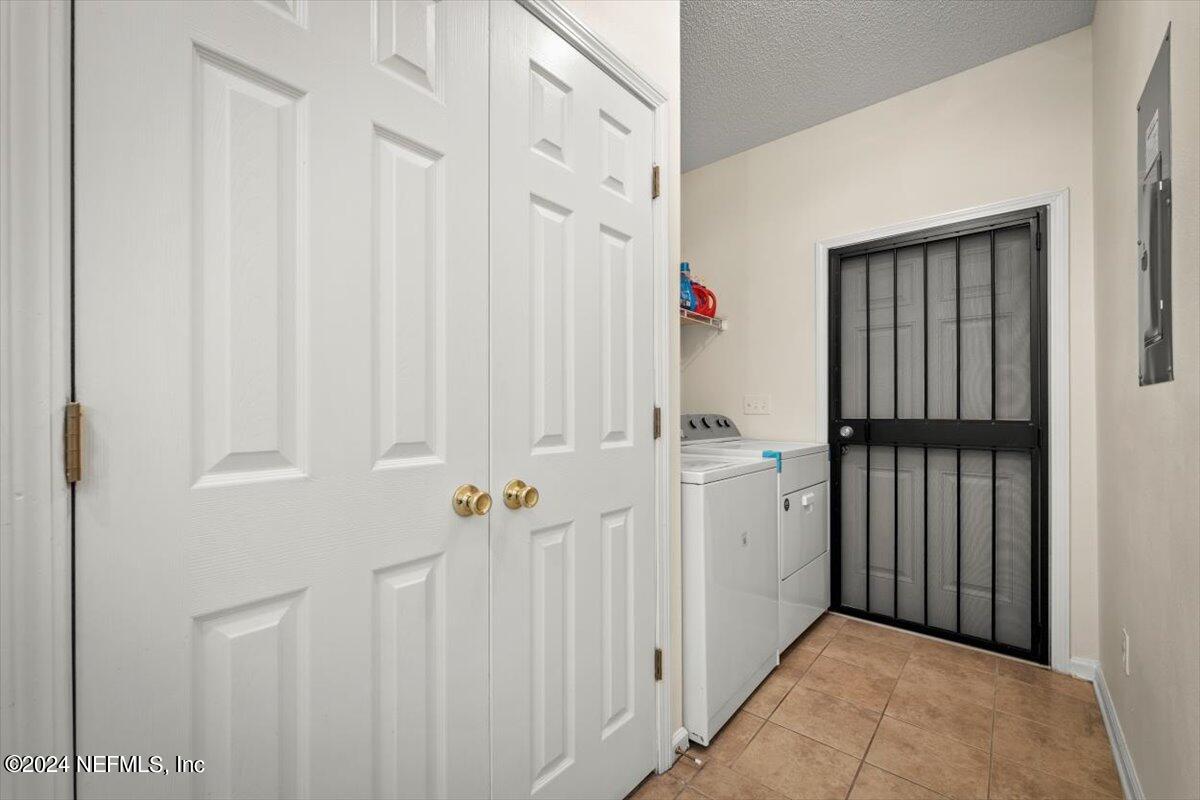 1953 Benedict Road Jacksonville, FL 32209 - Photo 10 of 23 a view of a hallway with entryway