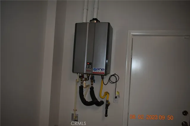 a view of a backyard with pathway