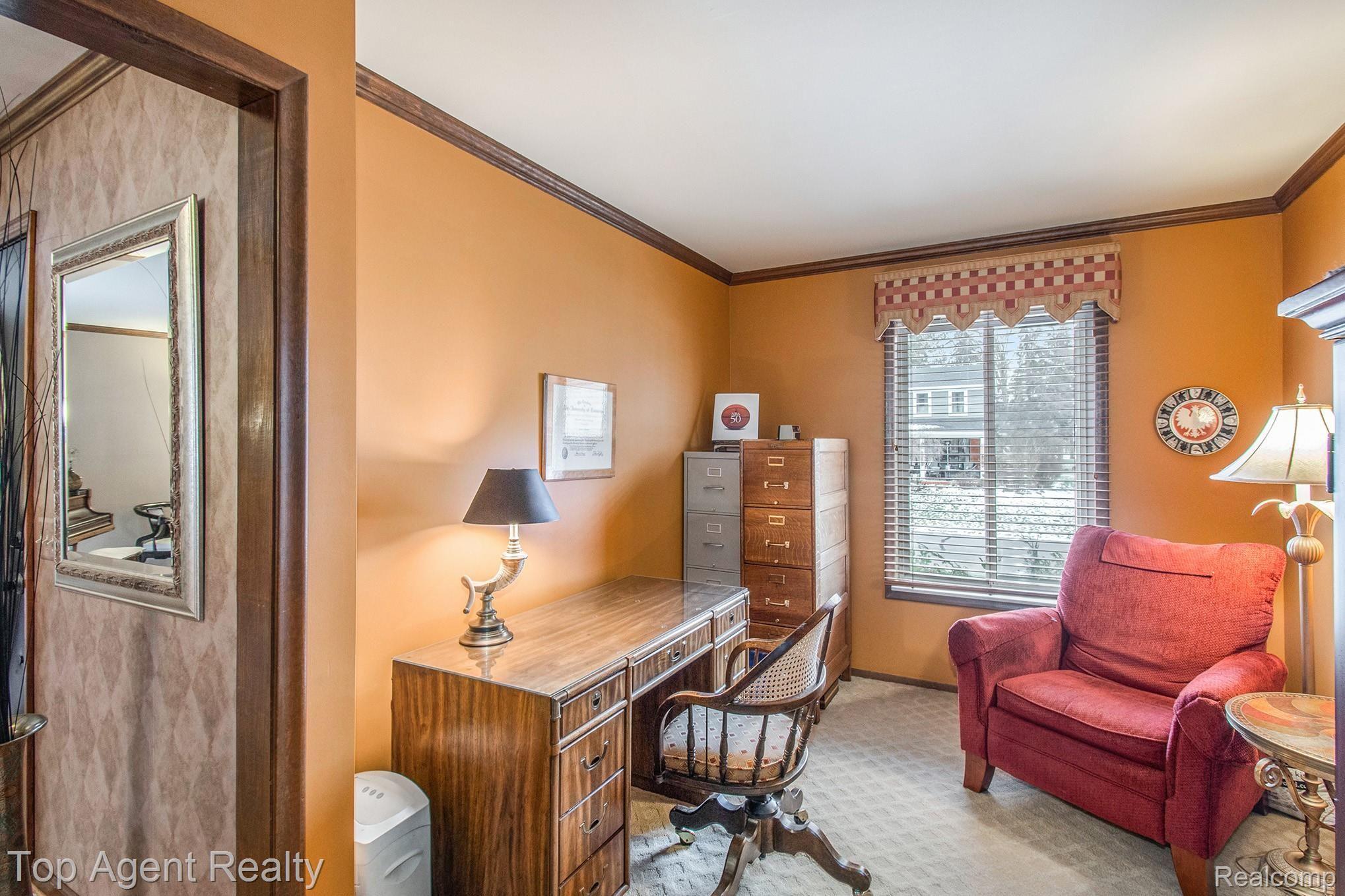 724 Lion Street Rochester, MI 48307 - Photo 13 of 50 220112 1.00pm Floare 724 Lion_25