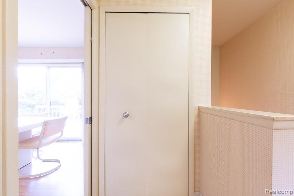 5670 Ridgewood Road West Bloomfield, MI 48322 - Photo 54 of 62