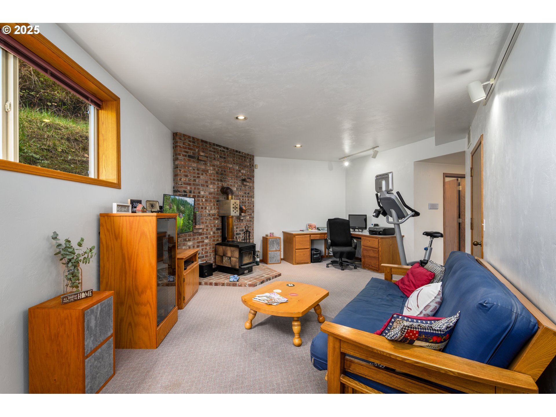 27442 Crow Road Eugene, OR 97402 - Photo 27 of 48 Gallery Image 27