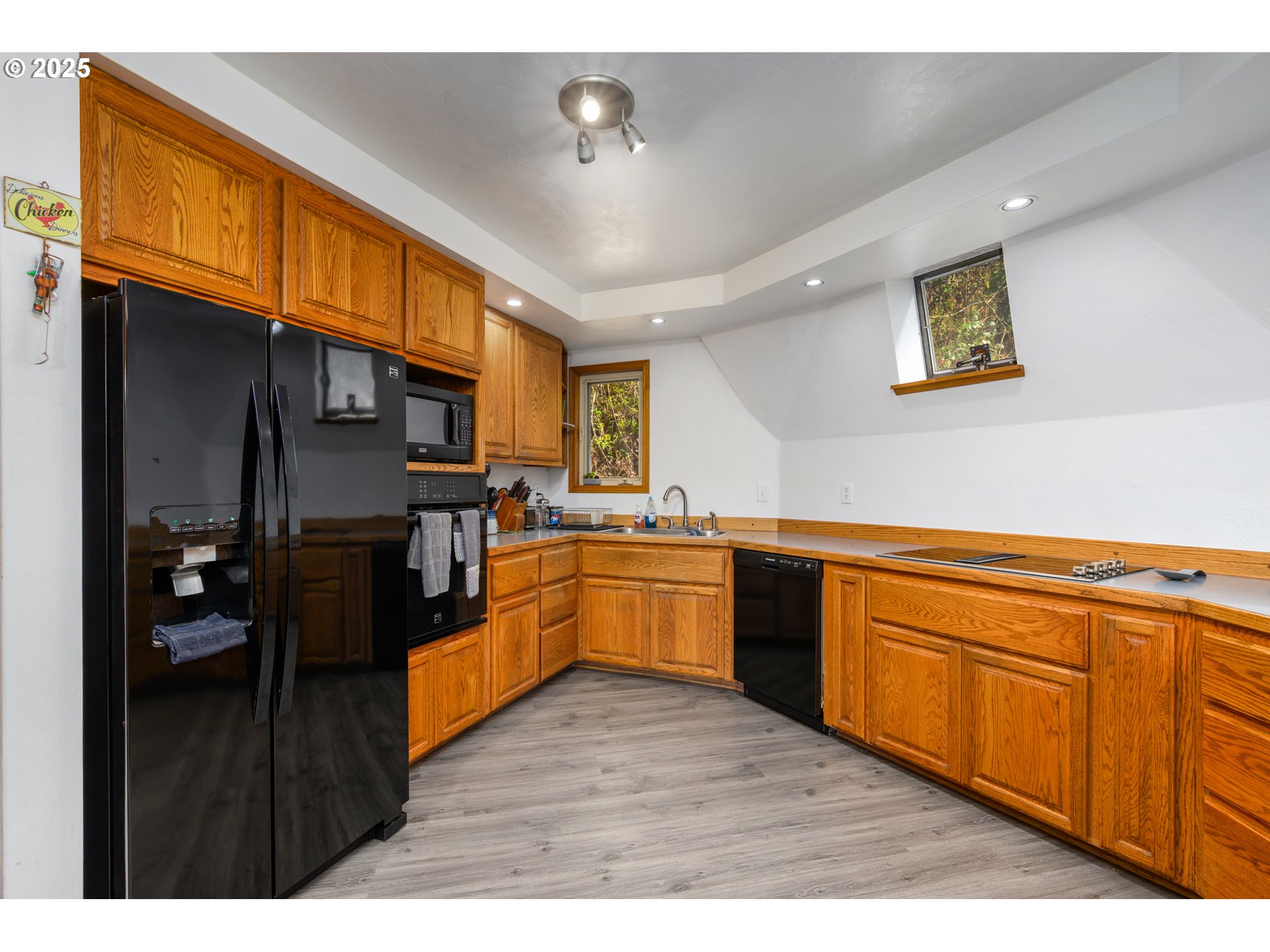 27442 Crow Road Eugene, OR 97402 - Photo 5 of 48 Gallery Image 5