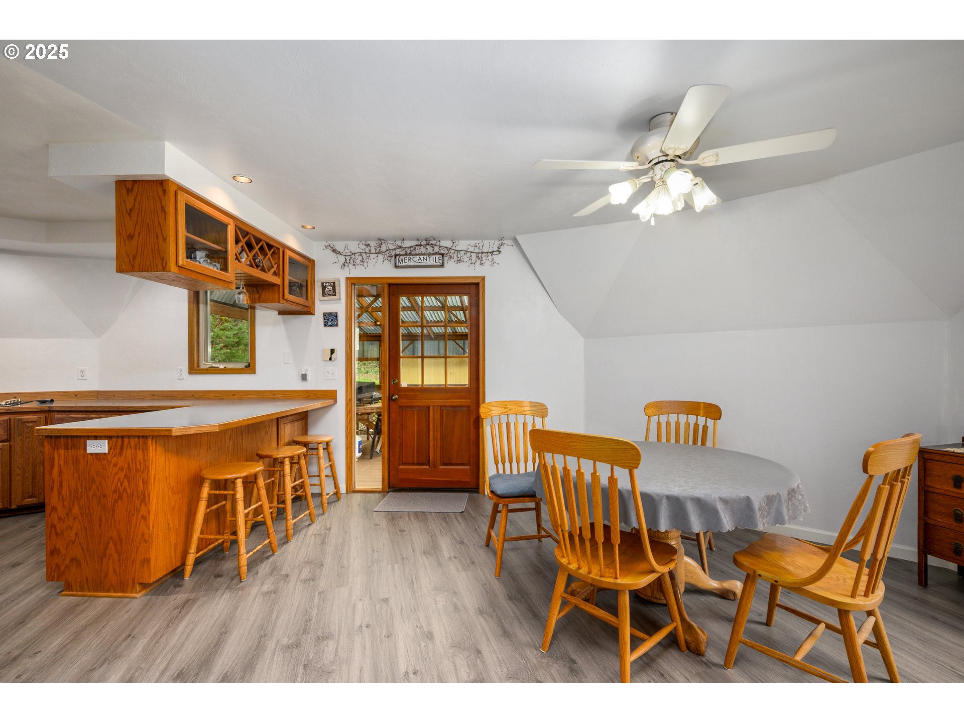 27442 Crow Road Eugene, OR 97402 - Photo 7 of 48 Gallery Image 7
