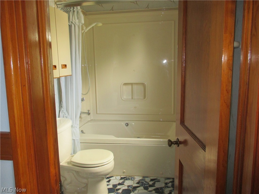 12929 Alexander Road Cleveland, OH 44125 - Photo 9 of 21 Gallery Image 9