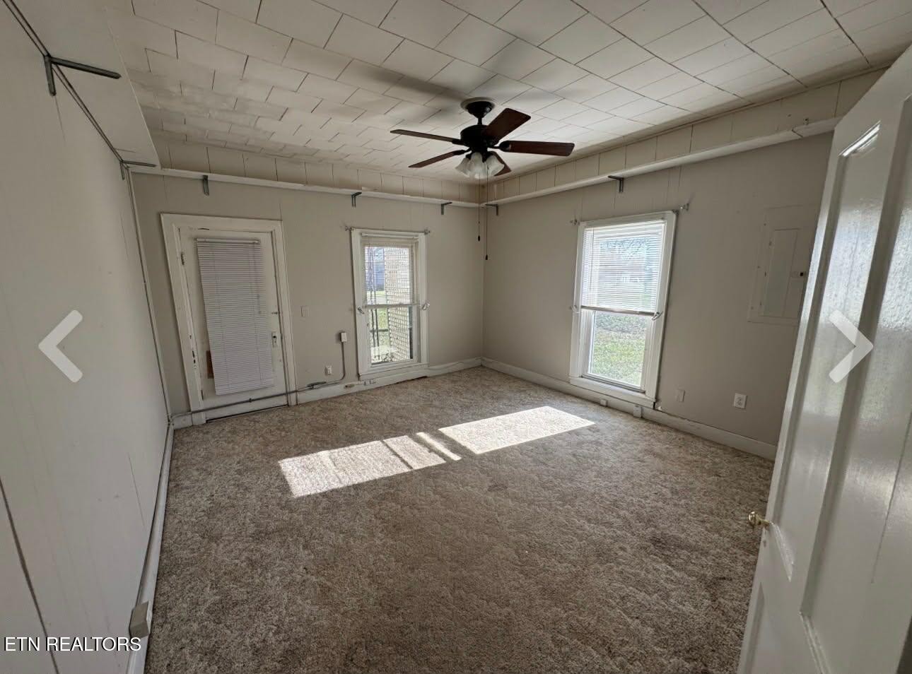 1200 North Church Street Portland, TN 37148 - Photo 9 of 17 an empty room with windows and fan