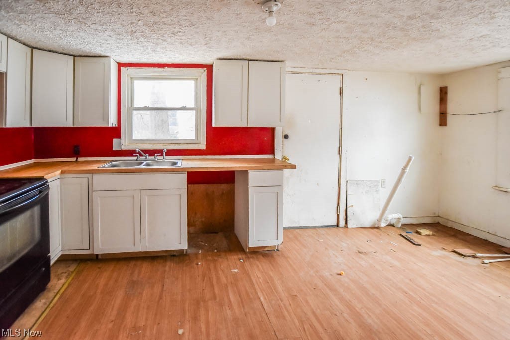 864 Diagonal Road Akron, OH 44320 - Photo 7 of 21 Kitchen