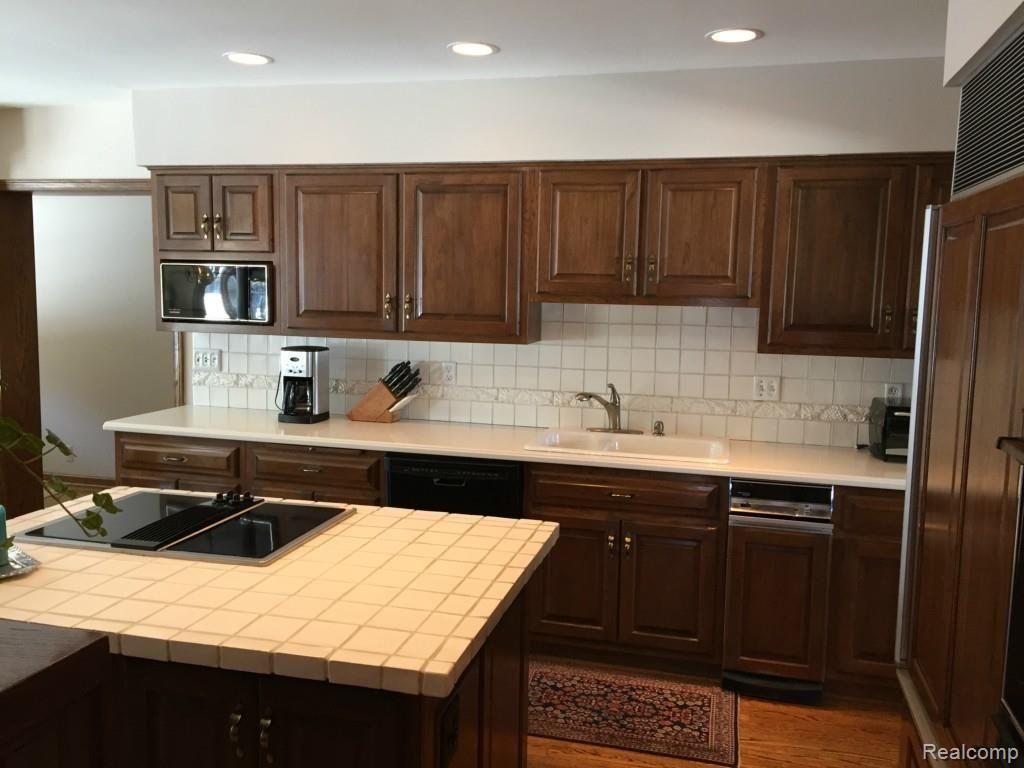 1003 Bishop Road Grosse Pointe, MI 48230 - Photo 10 of 40 Kitchen (2).jpg