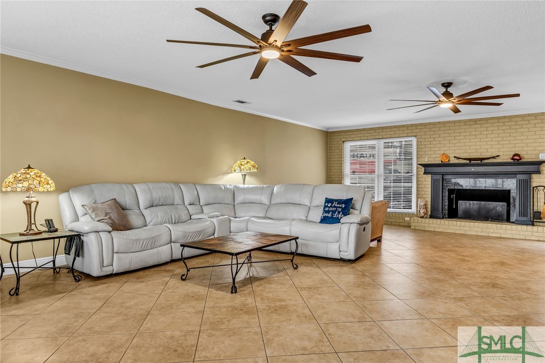 8836 Old Montgomery Road Savannah, GA 31406 - Photo 6 of 50 Spacious living area with room to spread out