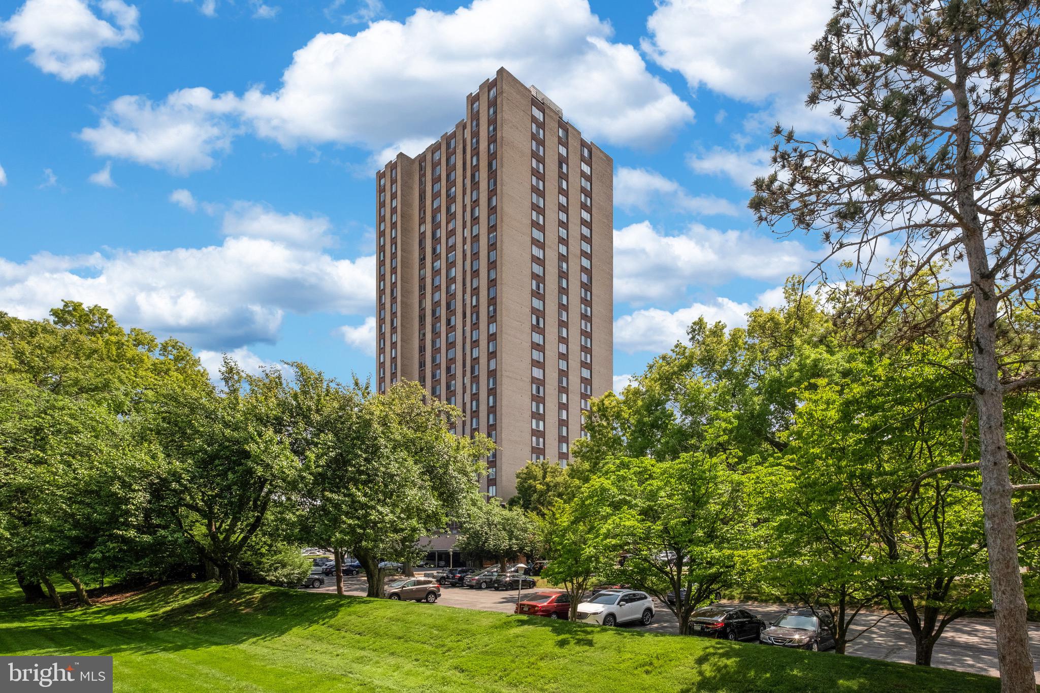 9701 Fields Road, Unit 1207 Gaithersburg, MD 20878 - Photo 19 of 36 Plenty of parking