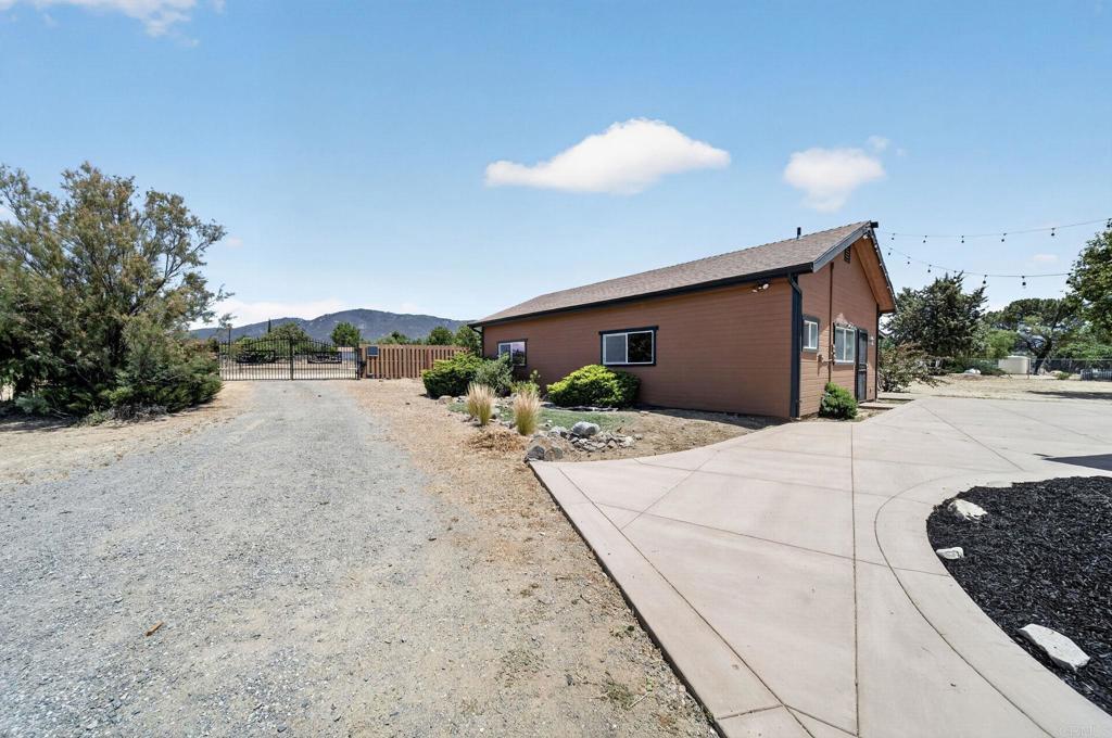 38570 Bahrman Road Anza, CA 92539 - Photo 23 of 51