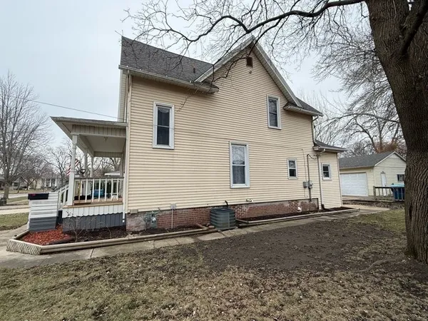 $173,000 | 316 West Henry Street, Pontiac, IL 61764