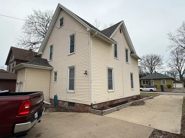 $168,000 | 316 West Henry Street, Pontiac, IL 61764