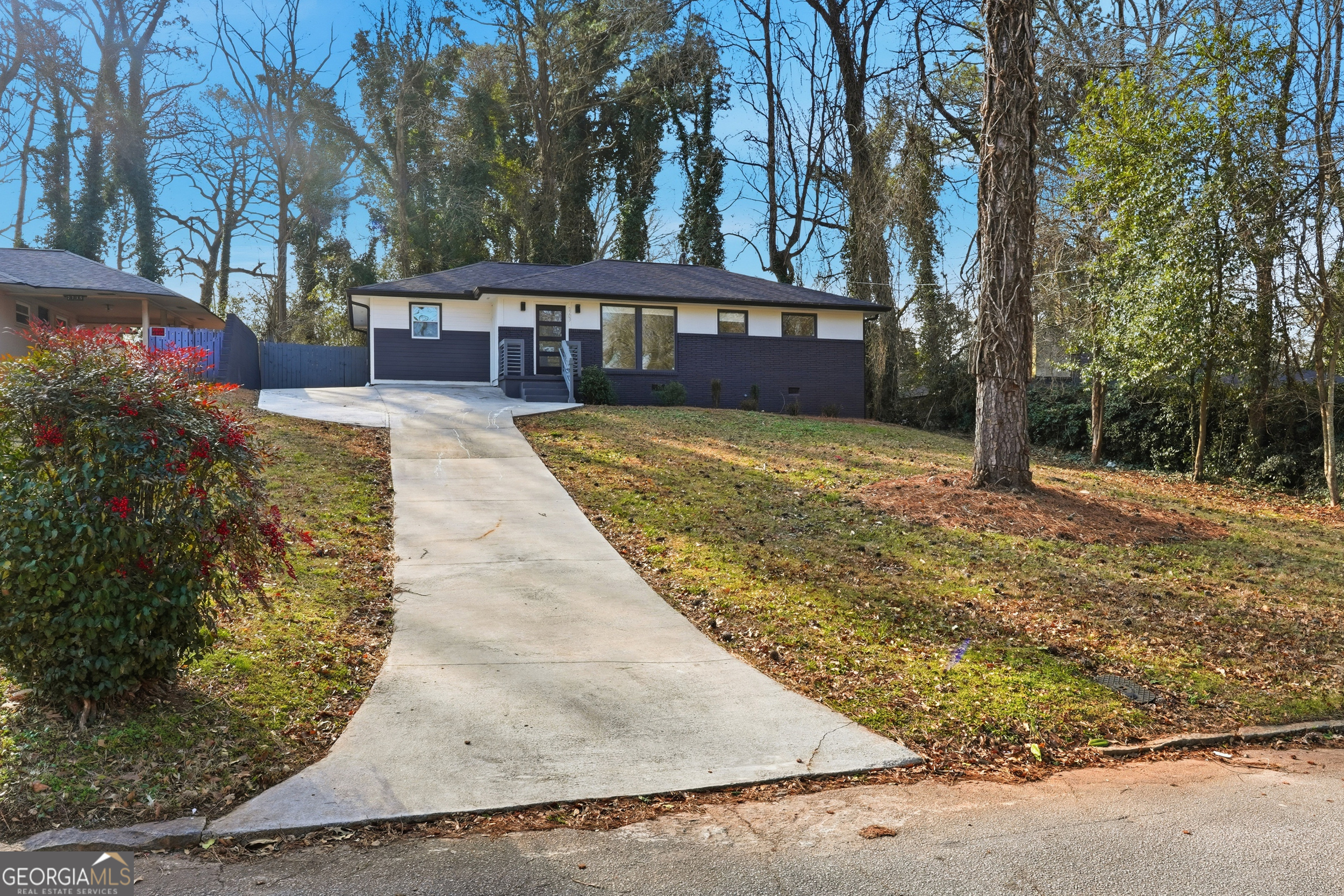 2703 Ellen Way Decatur, GA 30032 - Photo 2 of 27