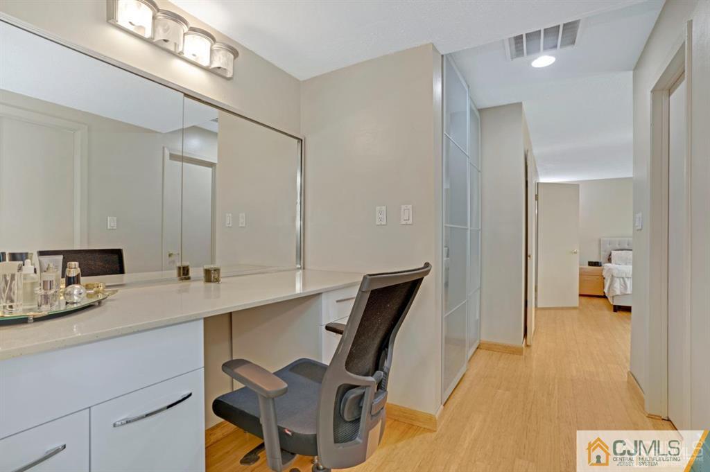 55 Gate House Lane Edison, NJ 08820 - Photo 26 of 28 a hallway with a view of living room