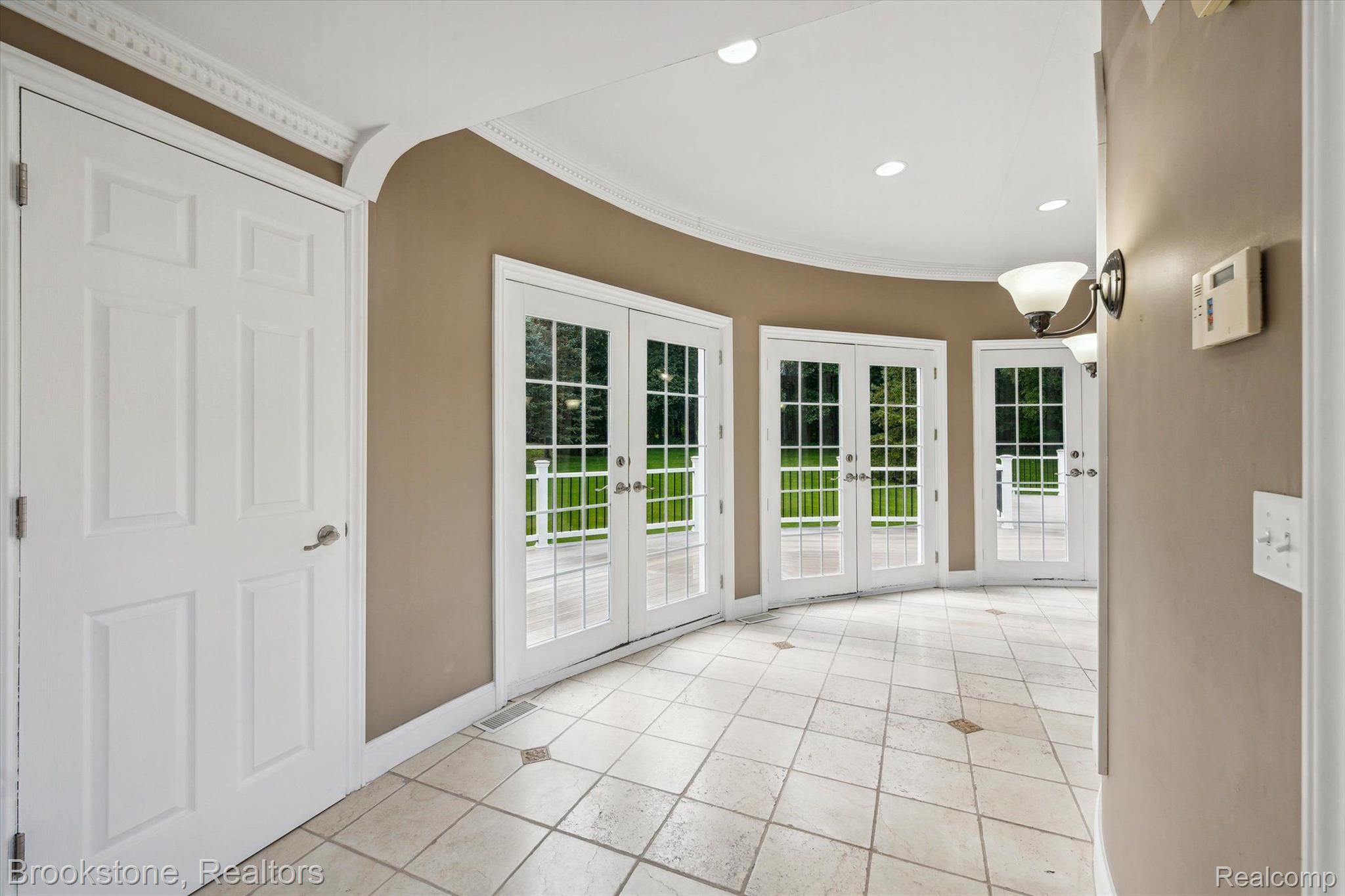 2307 Sundance Ridge Howell, MI 48843 - Photo 9 of 86 Gallery Image 9