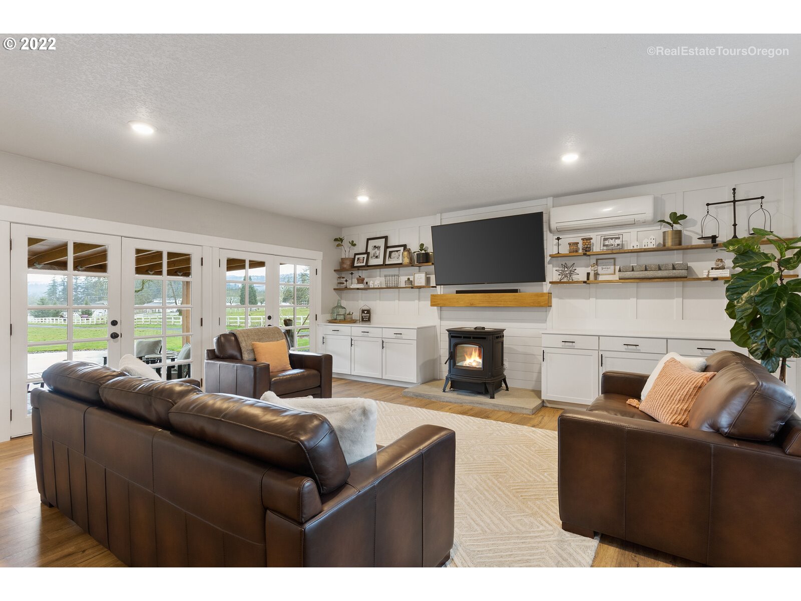 31980 Southwest Unger Road Cornelius, OR 97113 - Photo 3 of 9 a living room with furniture and a flat screen tv