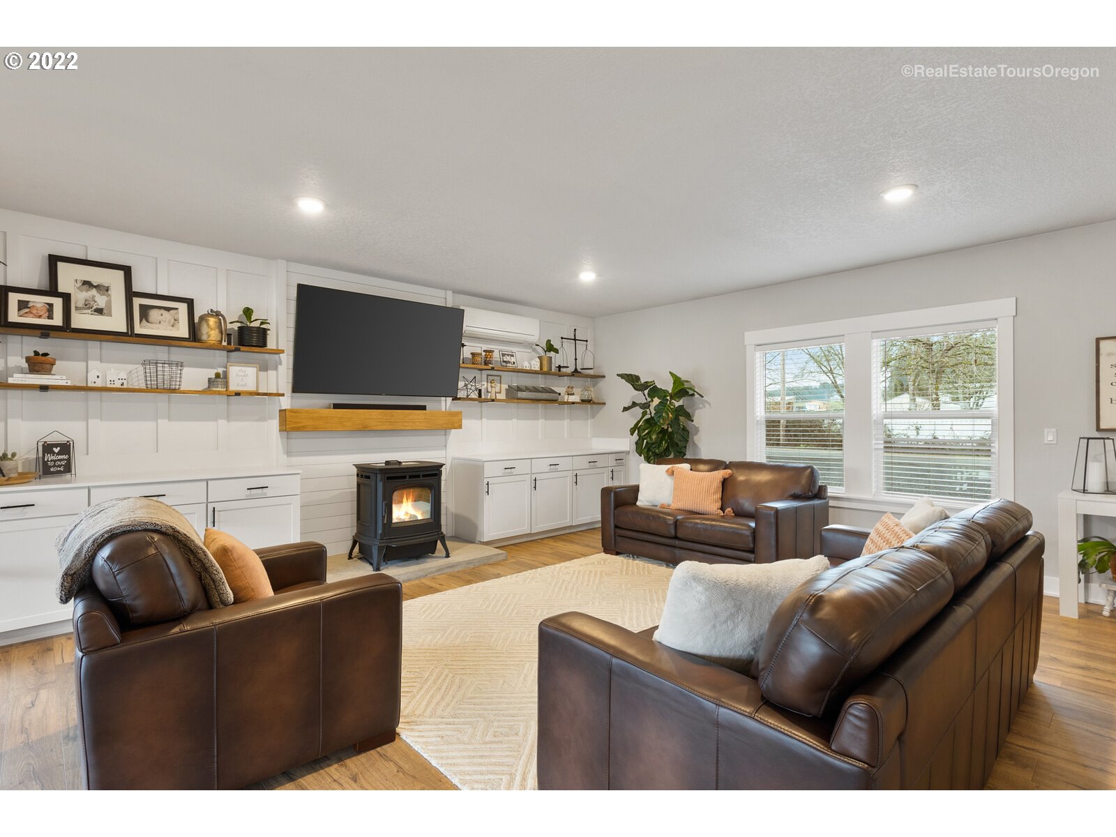 31980 Southwest Unger Road Cornelius, OR 97113 - Photo 4 of 9 a living room with furniture and a flat screen tv