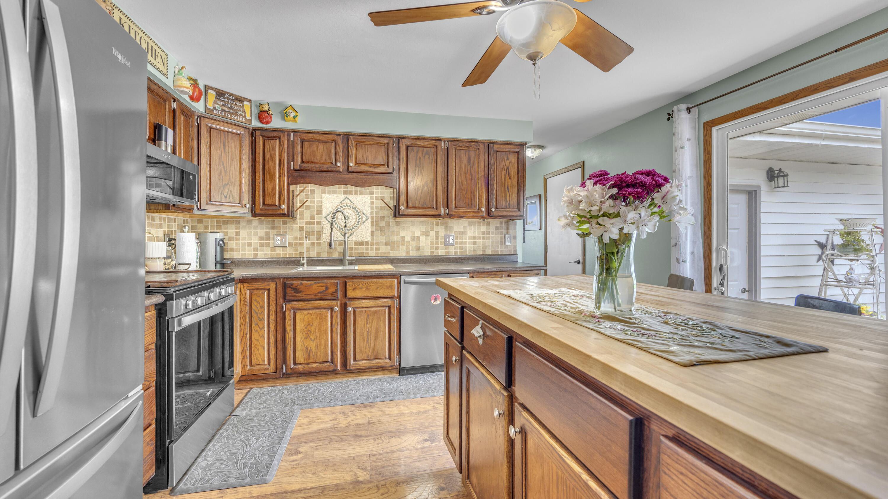 707 Goldfinch Lane Howards Grove, WI 53083 - Photo 4 of 27 Kitchen 1