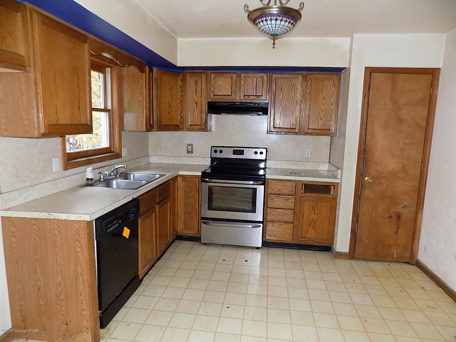 1003 Pine Ridge Bushkill, PA 18324 - Photo 7 of 10 DSCN9446