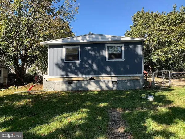 a view of house with a yard