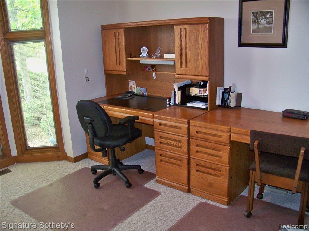 1733 Gilsam Avenue Rochester, MI 48309 - Photo 22 of 25 Gilsam bdrm 2 office.jpg