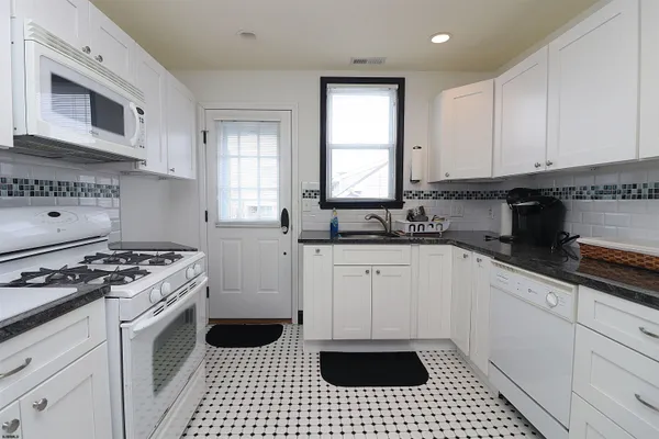 $14,000 | 105 North Jasper Avenue, Unit B, Margate City, NJ 08402