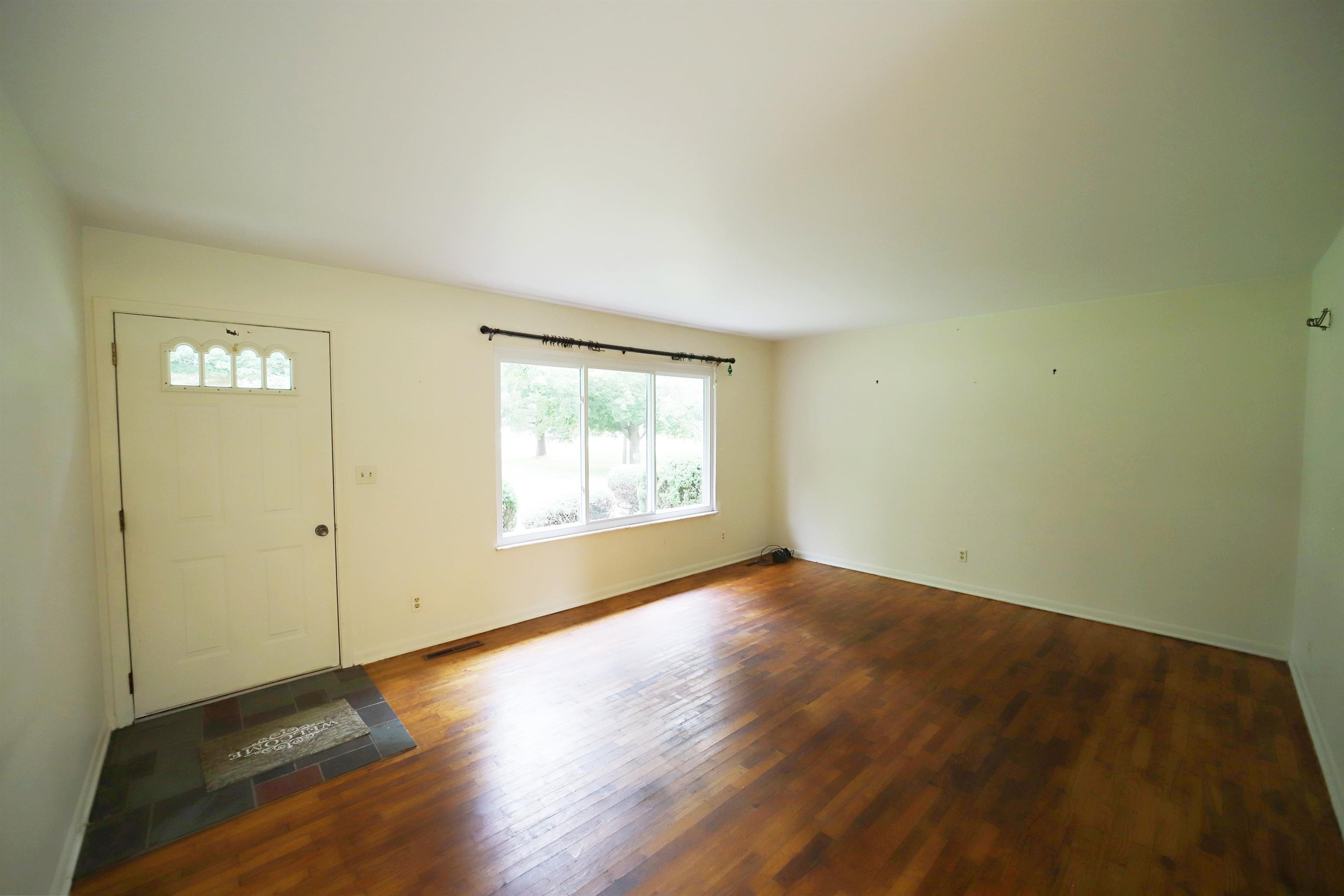 3192 Dillon Road Flushing, MI 48433 - Photo 4 of 28 50115092-3.JPG
