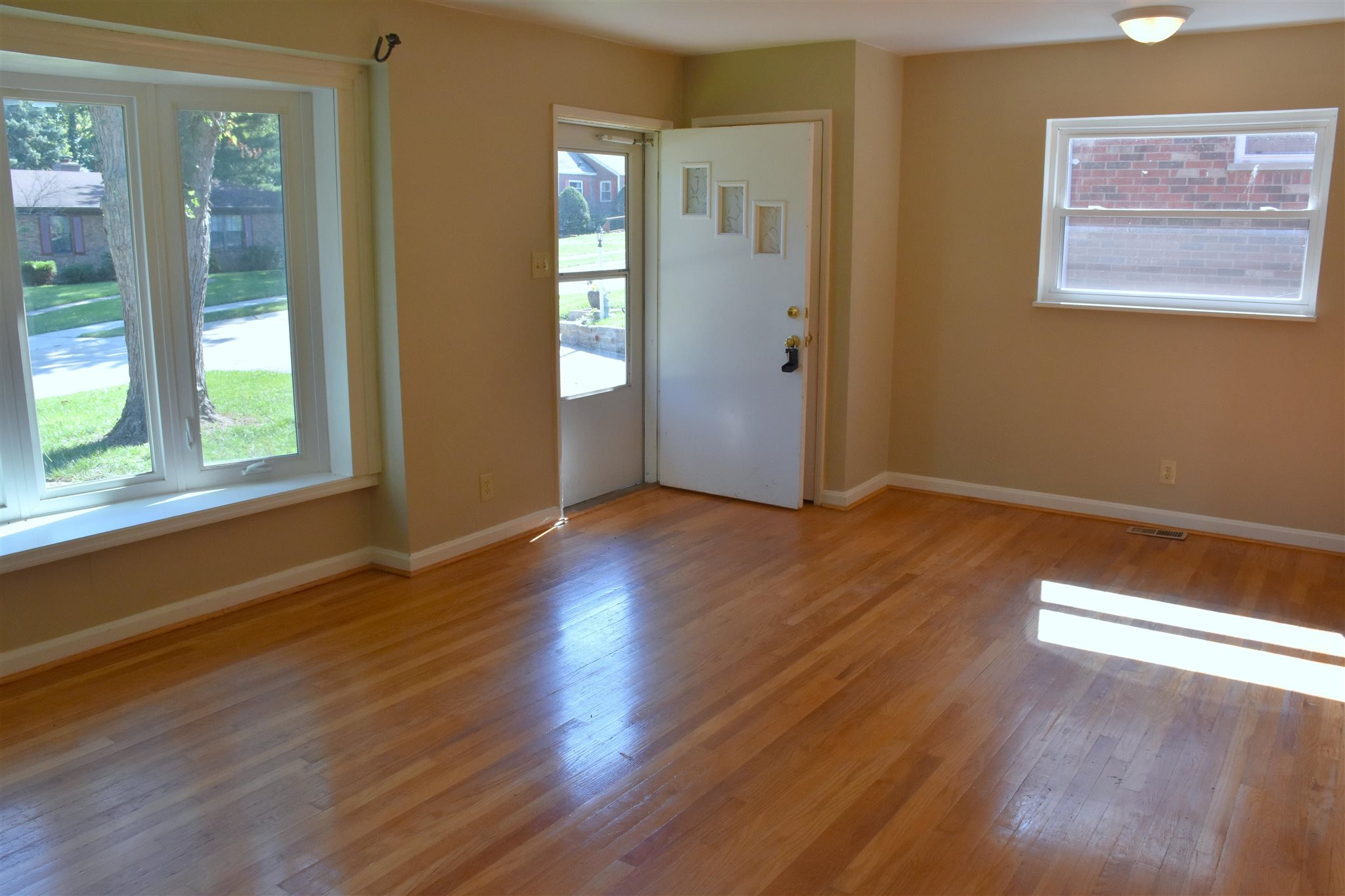103 Edgewood Road Fort Mitchell, KY 41017 - Photo 2 of 17 Gallery Image 2