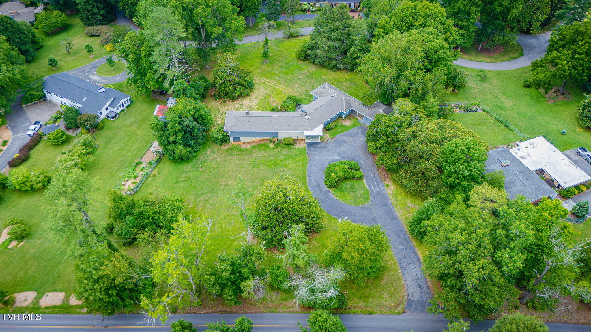 209 Maple Tree Drive Bristol, TN 37620 - Photo 14 of 53 102