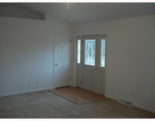 101 Michael Road Parker, PA 16049 - Photo 5 of 6 Living Room.
